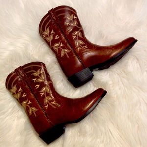 Sz 2.5 Ariat Cowboy Boots NWOT